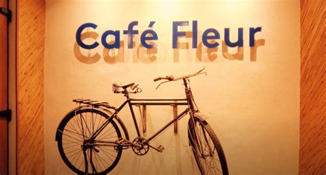 Le Petite Café Fleur .